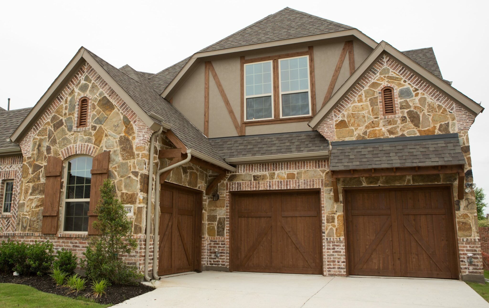 Black & Tan Builders Stone - Rock Materials